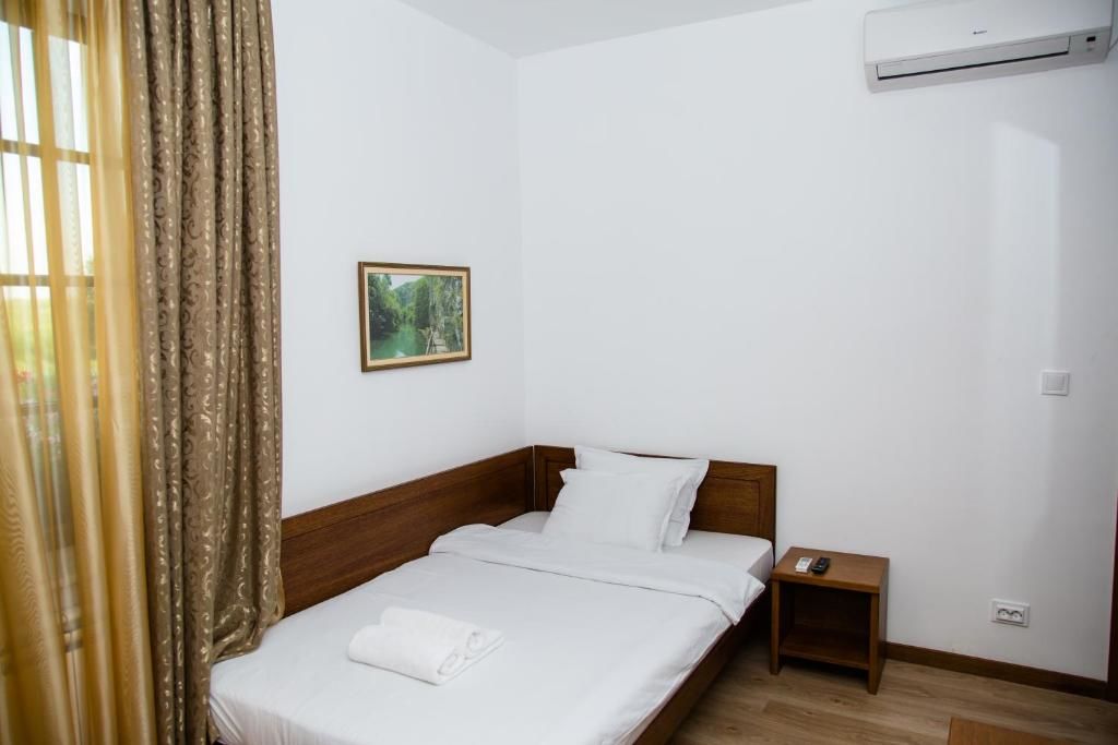 Отель Family Hotel Perla Луковит-42