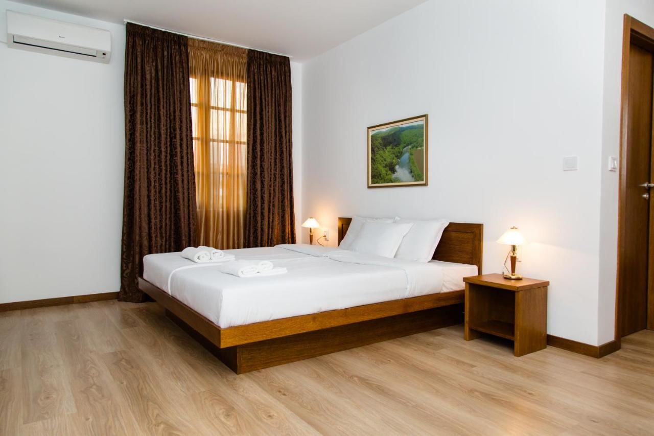 Отель Family Hotel Perla Луковит